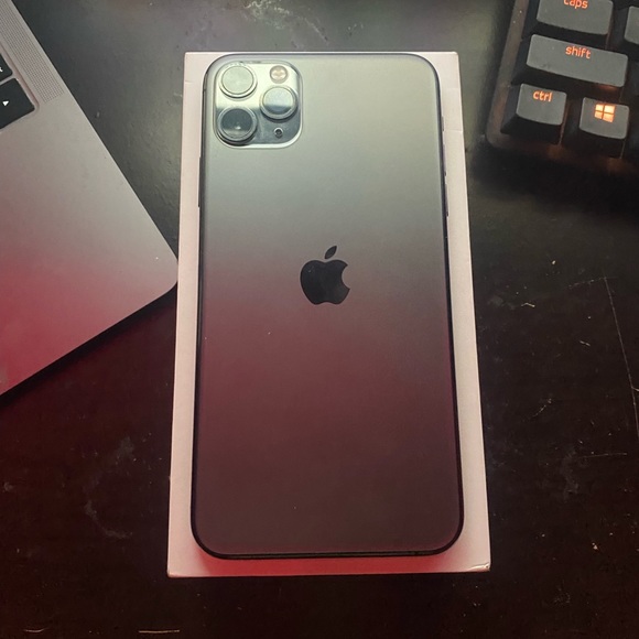IPhone 11 Pro Max 256g - Picture 1 of 2